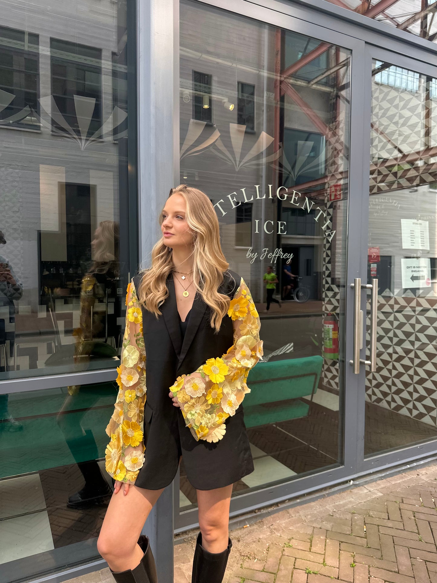 Bloemen blazer geel