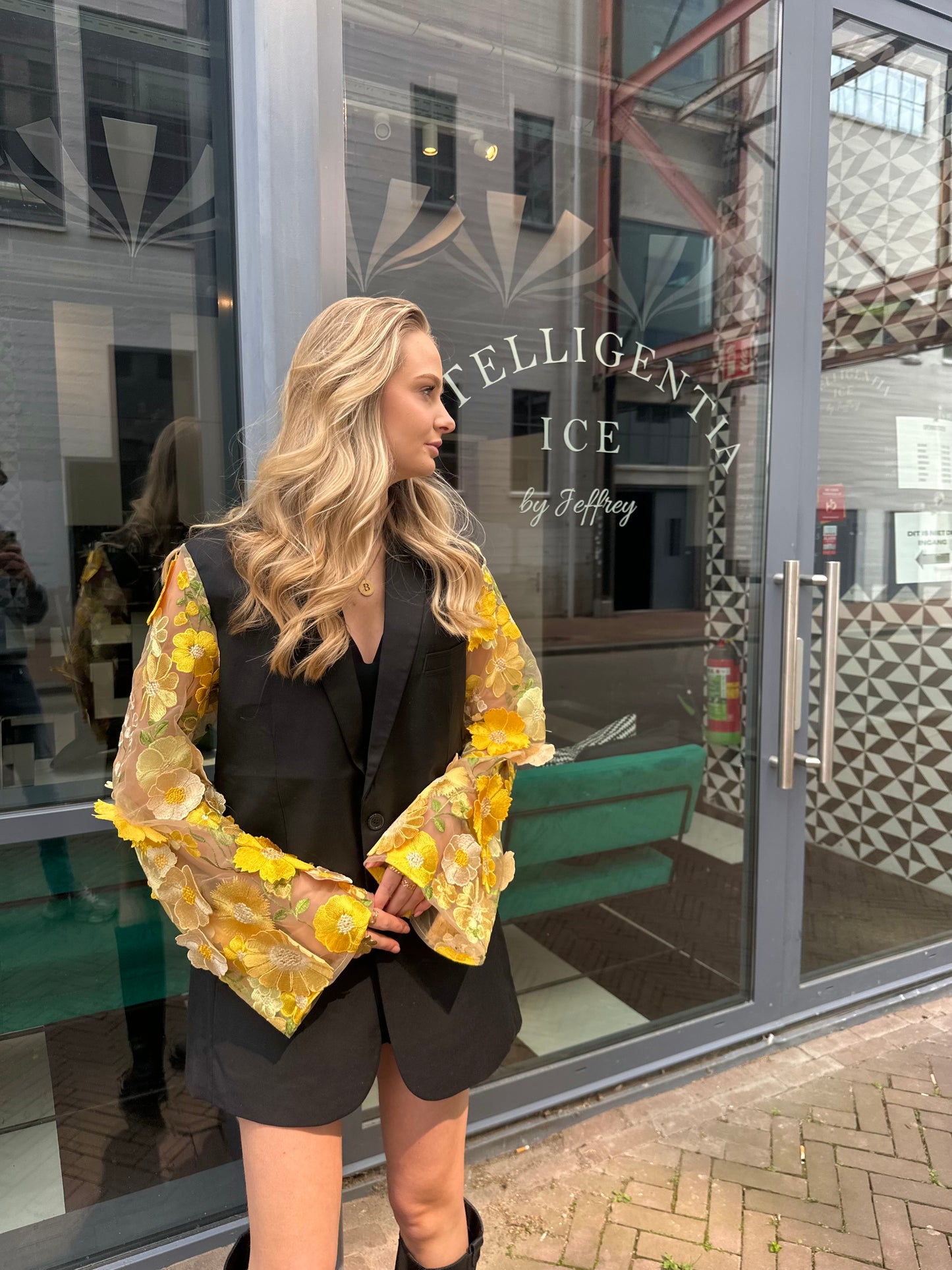 Bloemen blazer geel